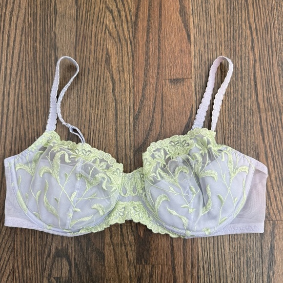 Victoria’s Secret Miracle Bra embroidered lace underwire size 36C - Picture 1 of 6